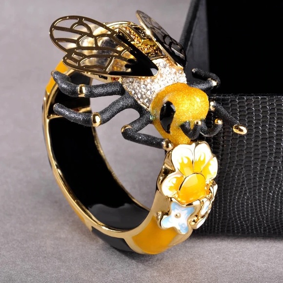 Big Bee Bracelet - Picture 5 of 8